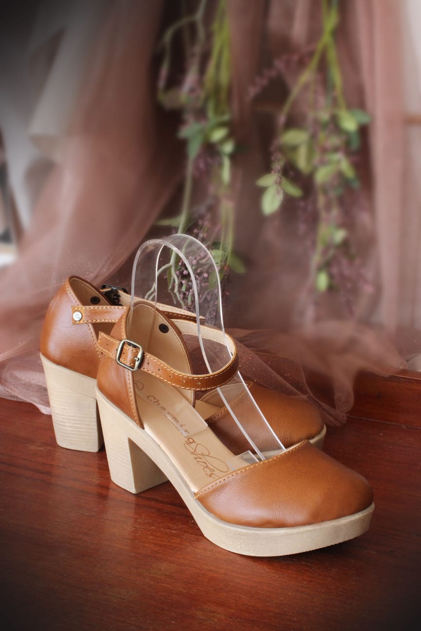 Zoe Heel Tan Closed Toe Te Fraai Clara